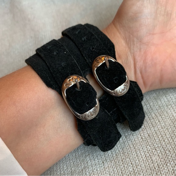 Hand crafted - Black Leather Cuff blue beads metal pieces ajustable bracelet - Picture 4 of 7